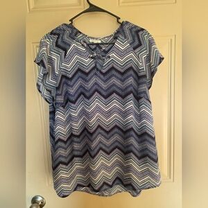 Maurices Plus 0 Chevron Patterned Blue and White Women's Top